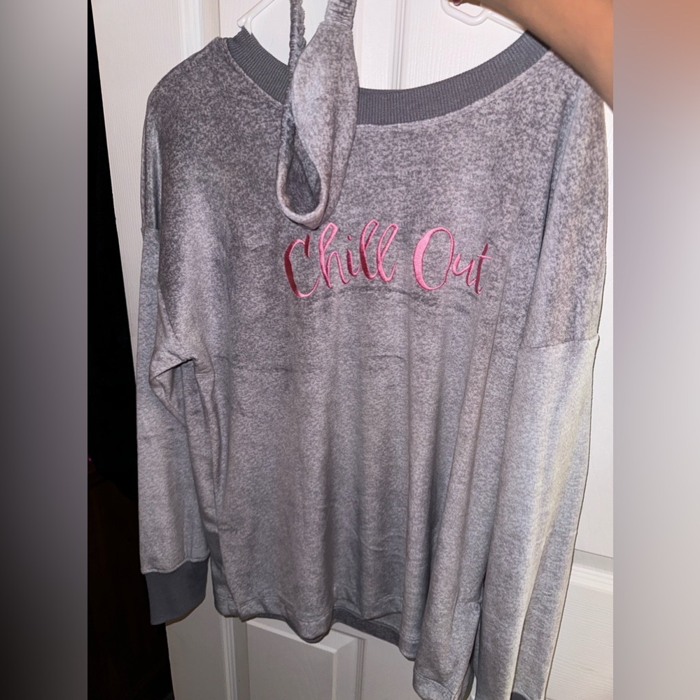 Medium gray long sleeve pajama set, with pants& sleeping mask.